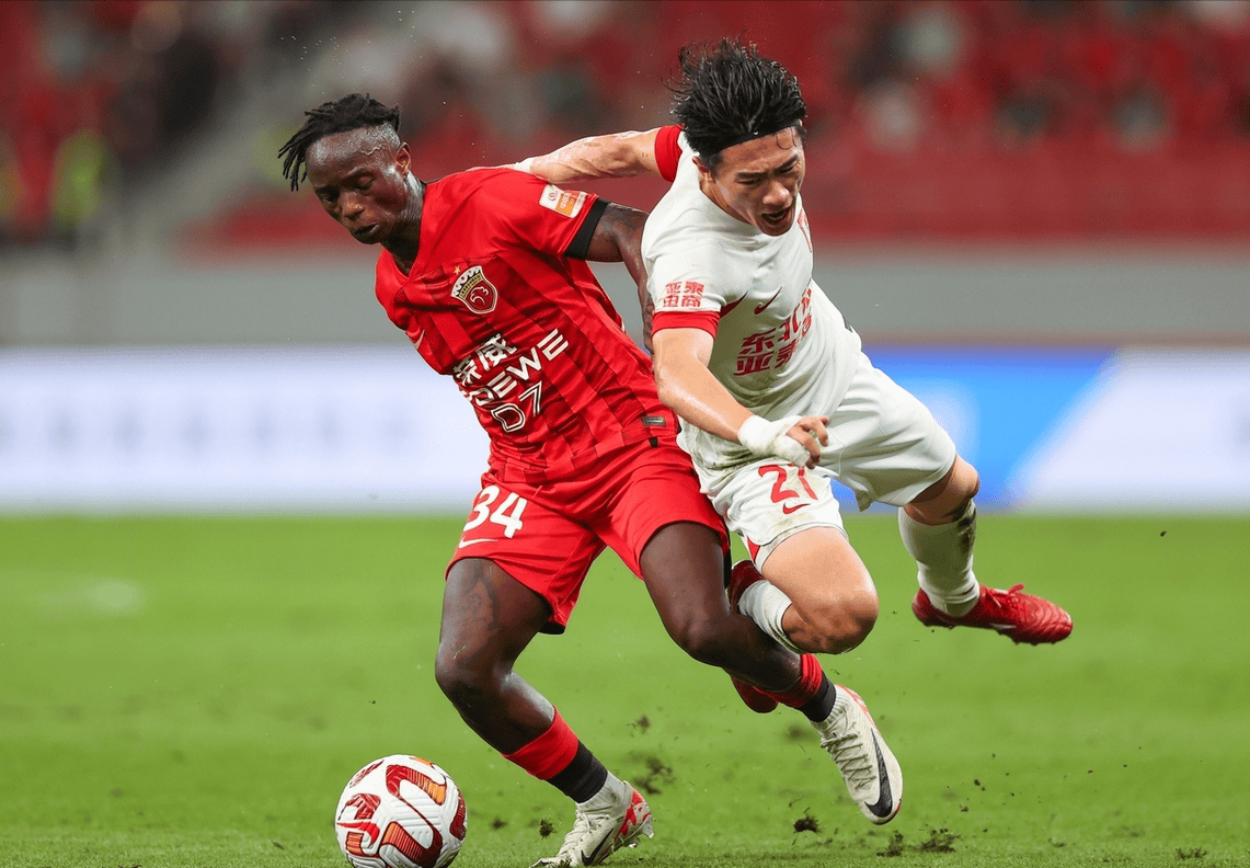 体育平台-包含成都蓉城训练开放日，加时末段造点机会引欢呼，荷甲在即，控场能力受关注的词条