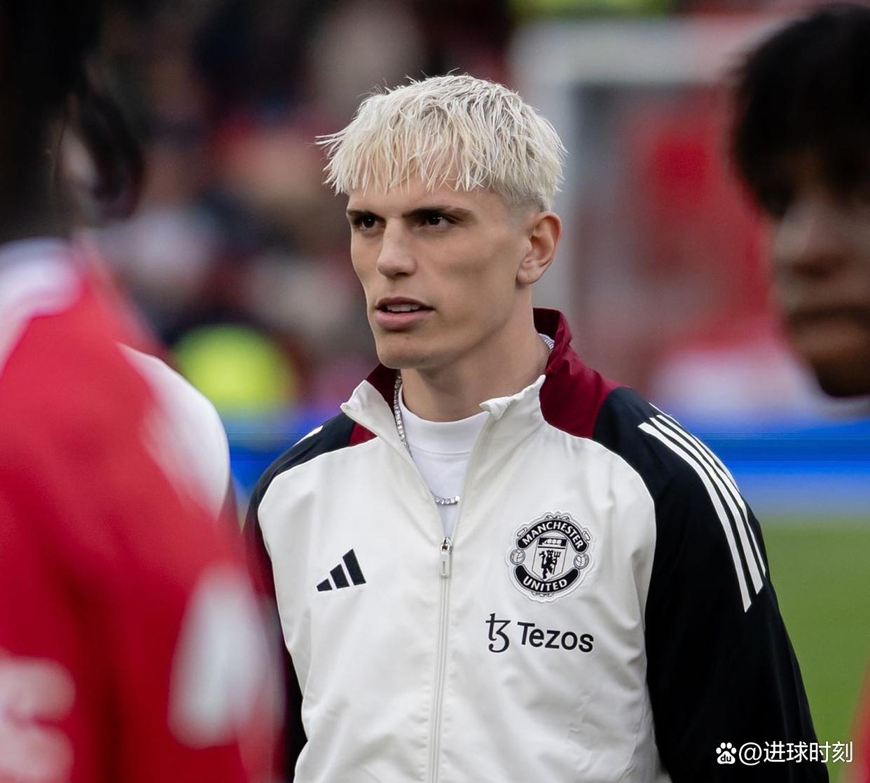 开云平台-包含阿斯顿维拉训练开放日；关键时刻止住颓势引欢呼；欧联在即；年轻球员得到机会的词条